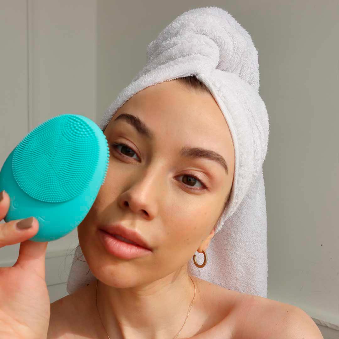 Isla Facial Cleansing Brush